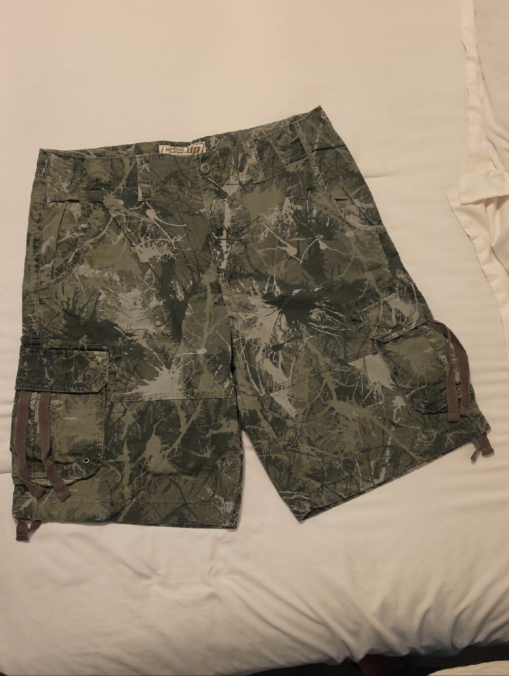 urban pipeline Men's Green Camouflage Cargo Shorts with Gray Accents